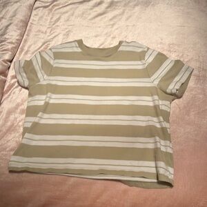 Boxy-crop tee. Green and white striped